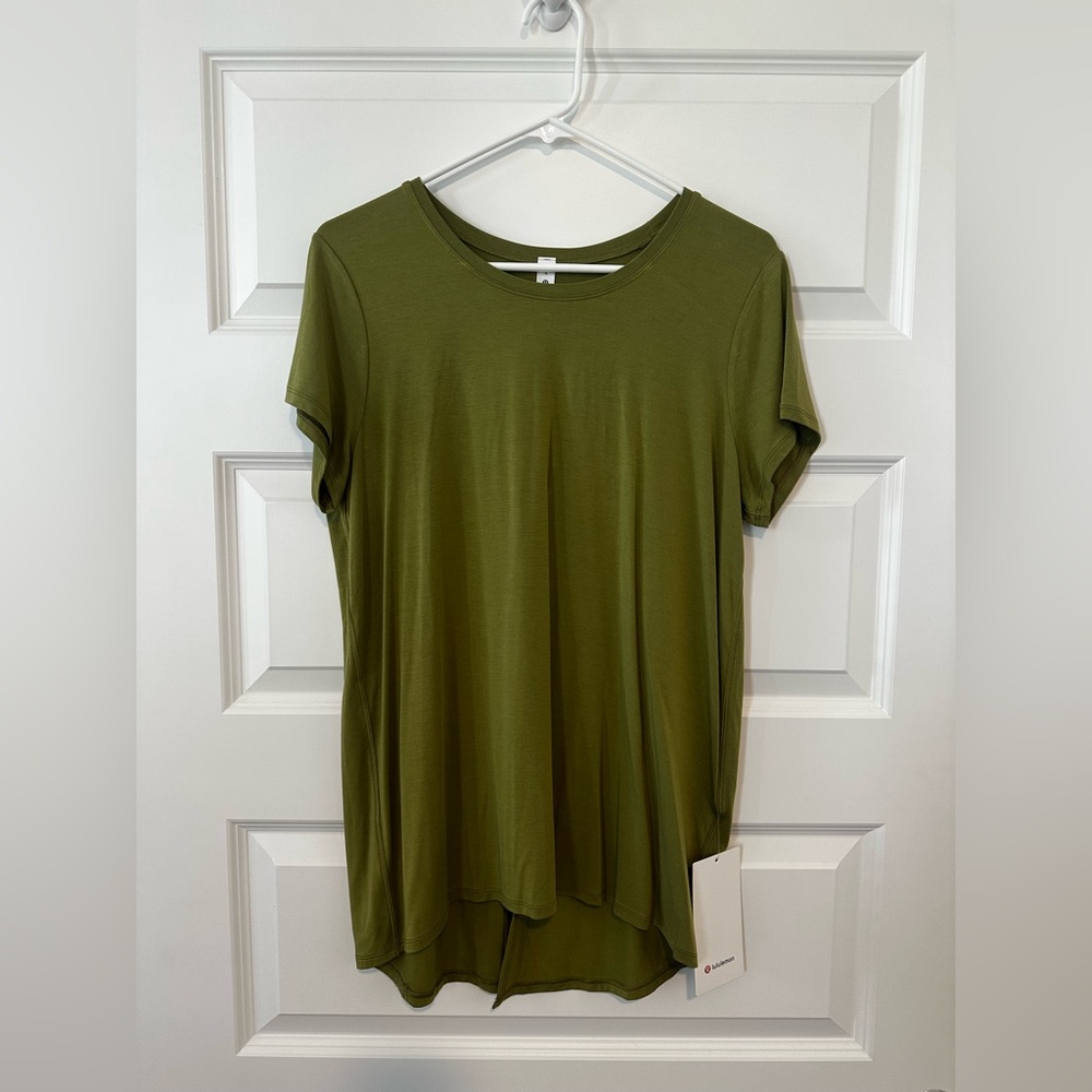 Lululemon tee - Picture 4 of 9